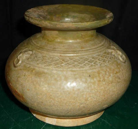 celadon spittoon unearthed at ganjiaxiang
