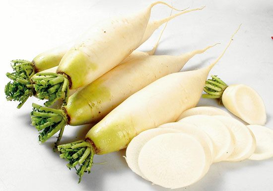 chinese white radish helps relieve bloating and indigestion