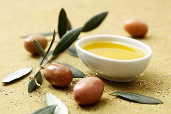 an olive oil hair treatment makes your hair more bouncy